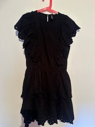 Vestido Negro con Volantes