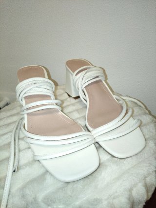 Sandalias de tacón blancas