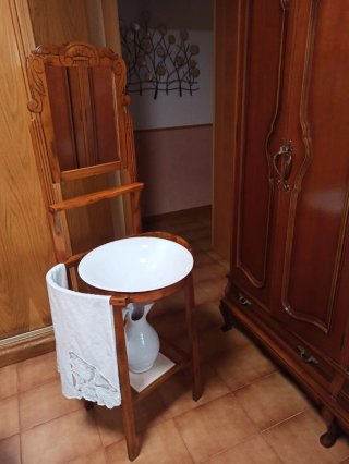 Lavabo Antiguo de Madera con Espejo