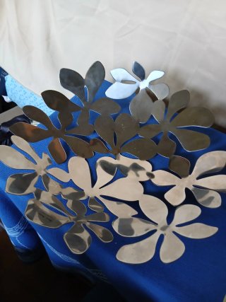 Centrotavola in metallo a forma di fiori