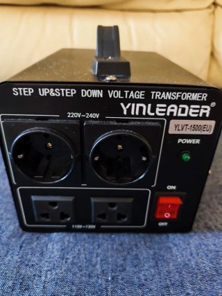 Transformador de Voltaje YINLEADER YLVT-1500
