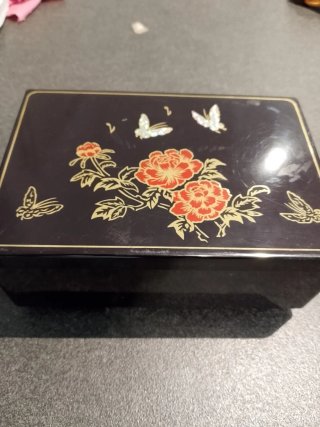 Carillon con ballerina e decoro floreale