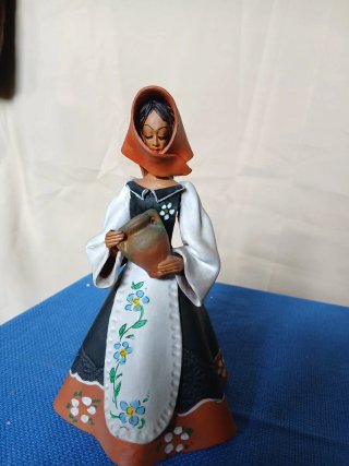 Statuina in terracotta donna con anfora