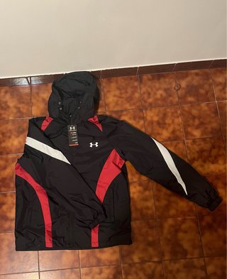 Chaqueta Under Armour Negra y Roja original