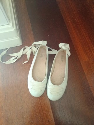 Manoletinas Beige con Lazos Talla 37