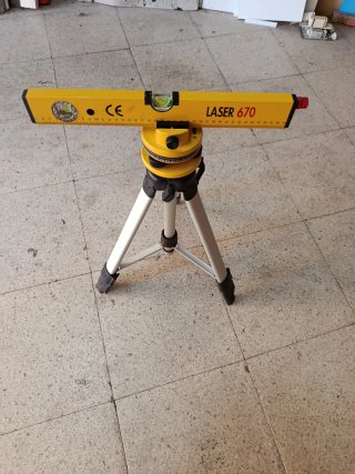 Nivel Láser 670 con Trípode