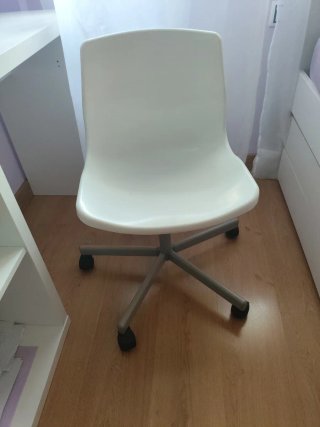 Silla Infantil Blanca con Ruedas