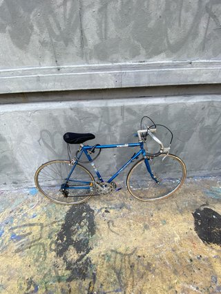 Bicicleta de carretera italiana azul