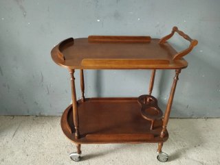 Camarera de madera clásica