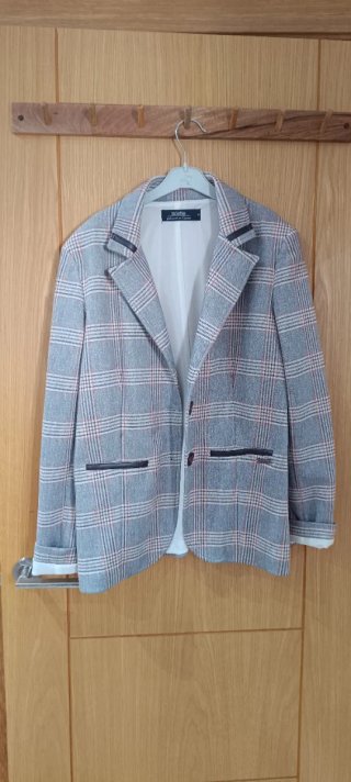 Blazer / Chaqueta elegante de cuadros con detalles