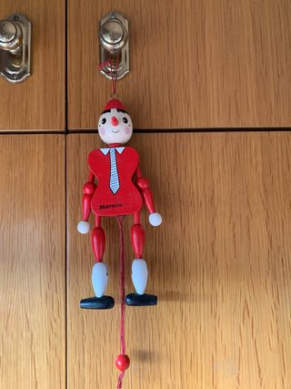 Figura articulada de madera