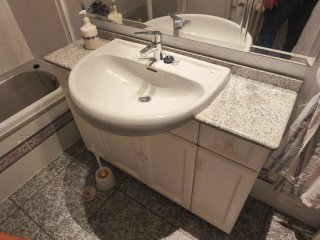 Mueble de baño madera, granite con lavabo Roca