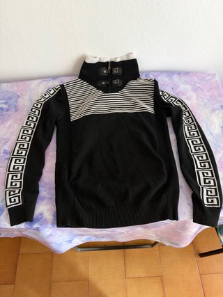 Jersey de punto negro con cremallera