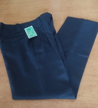 Pantalón de vestir azul con trabillas