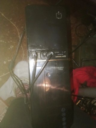 Ordenador Torre PC Con pantalla led y teclado