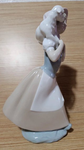 Figura Nao Lladró Pastorcita con Corderito