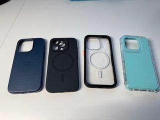 Confezione da 4 custodie per iPhone 15 Pro