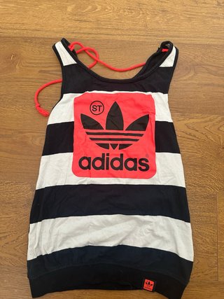 Camiseta de tirantes Adidas a rayas