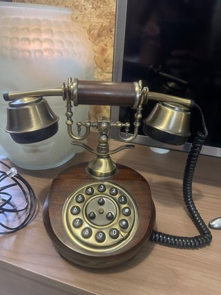 Teléfono Vintage de Madera y Latón