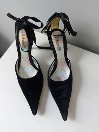 Talla 37 - Zapatos de Tacón y Terciopelo Negro