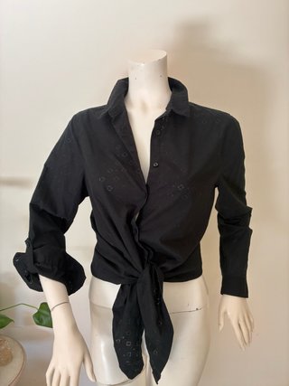 Blusa Negra Anudada