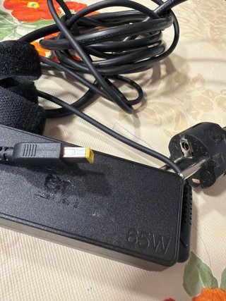 Cargador Lenovo 65W Punta Cuadrada