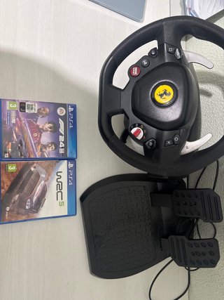 Volante Thrustmaster y 2 Juegos PS4