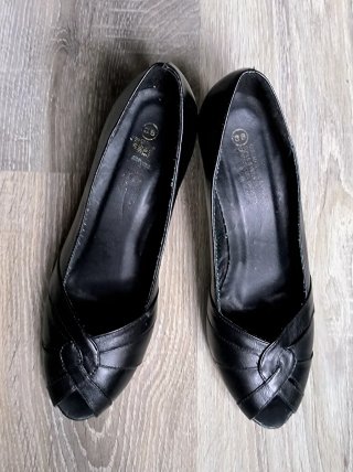 Zapatos de piel Negros con tacón Talla 36