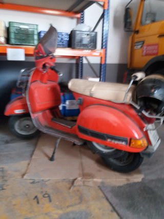 Vespa 200 Roja
