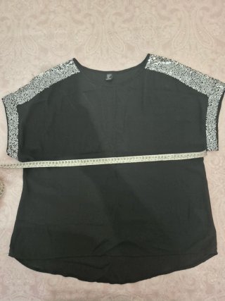 Blusa Negra con Detalles de Lentejuelas