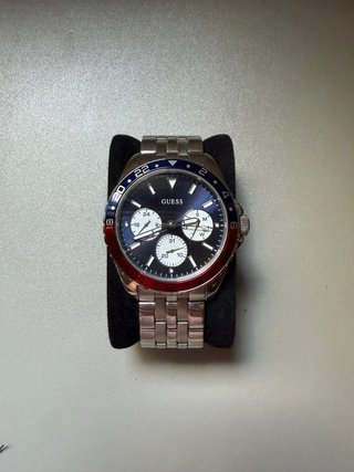 Reloj Guess de Hombre Plateado