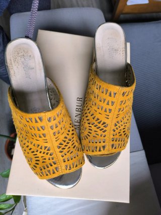 Sandalias Menbur Amarillo mostaza Talla 36