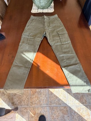 Pantalón Cargo Verde Zara