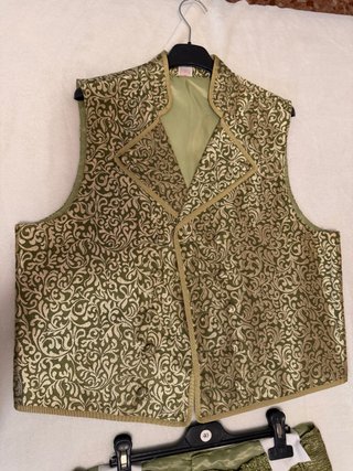 Traje de fallero torrentí verde.