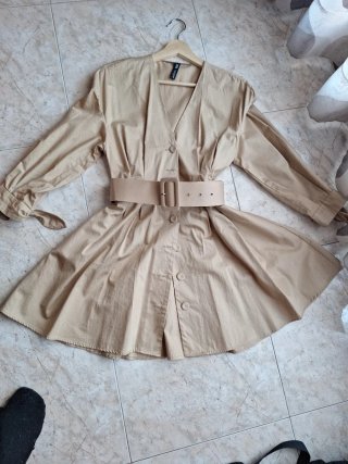 Vestido Beige Zara con Cinturón
