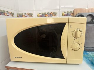 Microondas BlueSky crema