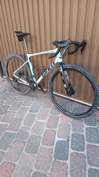 Bicicleta Gravel Giant Revolt