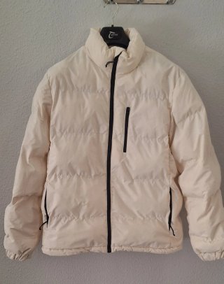 Chaqueta acolchada repelente al agua y cortaviento