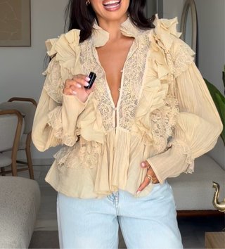 Camisa Romántica con Volantes Zara Beige