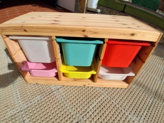 Mueble organizador de madera con cajas