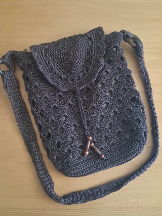 Bolso de ganchillo marrón