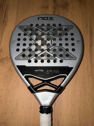 Pala pádel nox AT10 GENIUS 18K AGUSTIN TAPIA 2024
