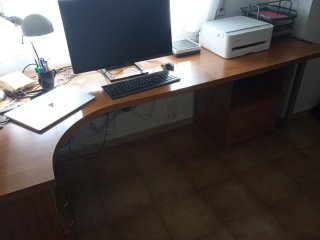 Mesa de escritorio con cajoneras