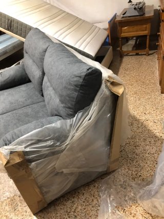 Sofá de tela gris