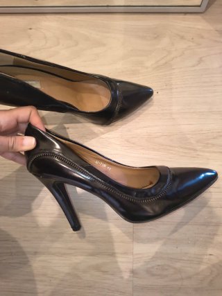 Zapatos de Tacón Acharolados Negros