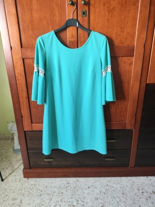 Vestido Turquesa con Mangas Acampanadas