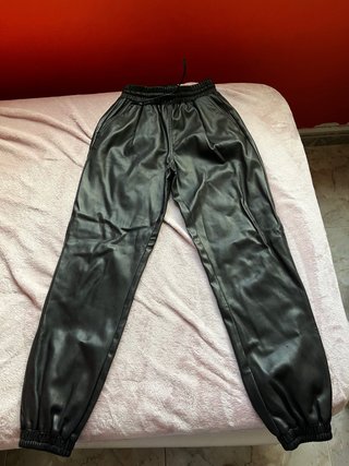 Pantalón largo de cuero negro