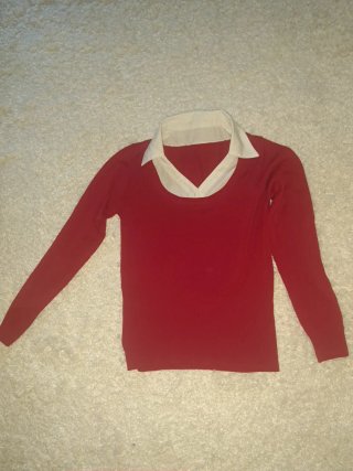 Jersey rojo con sobrecamisa blanca talla única