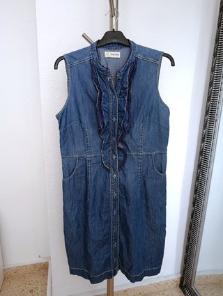 Vestido de la marca Tintoretto. Nuevo. De corte mi