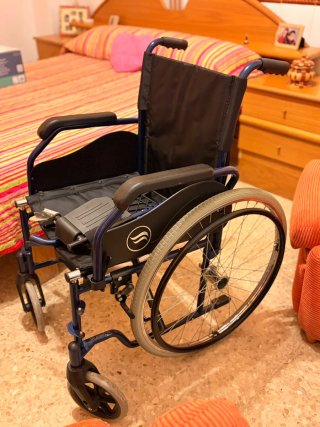 Silla de ruedas manual plegable